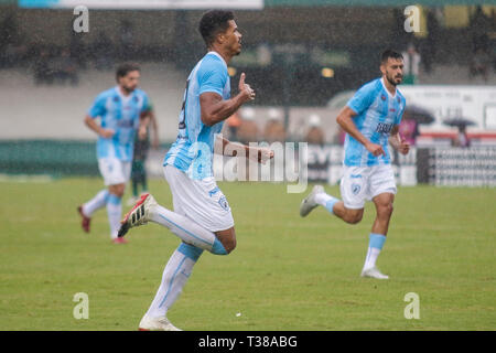 Curitiba, Brasile. 07 apr, 2019. PR - Curitiba - 07/04/2019 - Paranaense 2019, Coritiba x Londrina - Deivid player di Londrina celebra il suo obiettivo durante una partita contro il Coritiba a Estadio Couto Pereira per la stato campionato 2019. Foto: Gabriel Machado/AGIF Credito: AGIF/Alamy Live News Foto Stock