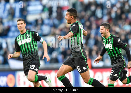 Roma, Italia. 07 apr, 2019. RogŽrio di Sassuolo festeggia il primo scoring goalduring Serie A nella partita tra Lazio e Sassuolo presso lo Stadio Olimpico di Roma il 7 aprile 2019. Foto di Giuseppe mafia. Credit: UK Sports Pics Ltd/Alamy Live News Foto Stock