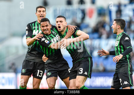 Roma, Italia. 07 apr, 2019. RogŽrio di Sassuolo festeggia il primo scoring goalduring Serie A nella partita tra Lazio e Sassuolo presso lo Stadio Olimpico di Roma il 7 aprile 2019. Foto di Giuseppe mafia. Credit: UK Sports Pics Ltd/Alamy Live News Foto Stock