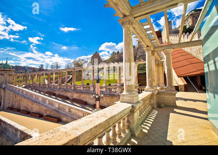 Donau fiume panoramico lungomare pedonale di Budapest vista primavera, capitale di Ungheria Foto Stock