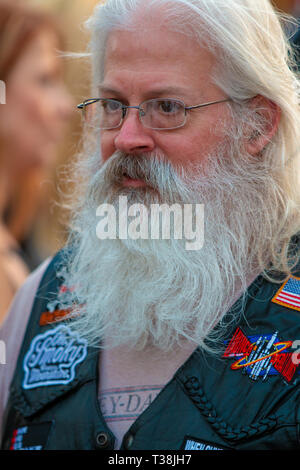 Daytona Beach, FL - 12 Marzo 2016: barbuto bikers che partecipano al settantacinquesimo annuale Bike Week presso la spiaggia più famosa del mondo. Foto Stock