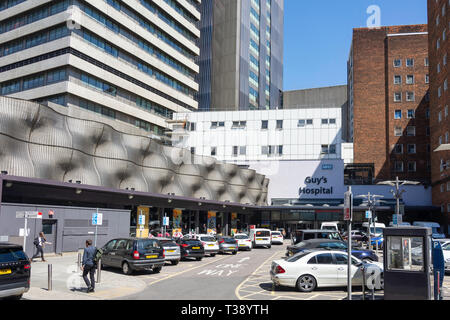 Ingresso principale a Guy's Hospital, grande labirinto Pond, Southwark, Royal Borough di Southwark, Greater London, England, Regno Unito Foto Stock