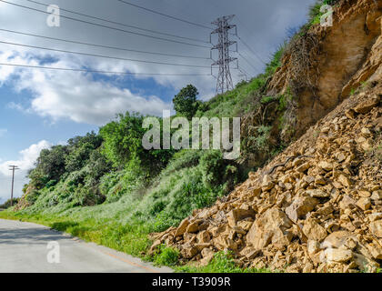 Frana lungo la strada di fuoco in Runyon Canyon a causa delle pesanti piogge, Los Angeles, CA. Foto Stock