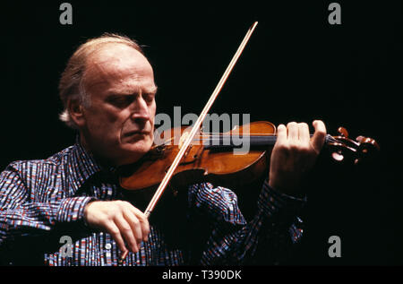 Celebrità. Musicista. Il compositore. Il violinista. Yehudi Menuhin (1916 - 1999). Foto Stock