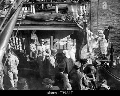 Memfi nave, helene di Orleans, duchessa di Aosta con la croce rossa per infermieri, 1912 Foto Stock