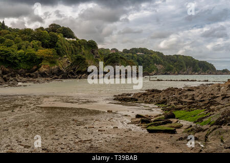 Un giorno nuvoloso sul canale di Bristol costa nella Combe Martin, North Devon, Inghilterra, Regno Unito Foto Stock