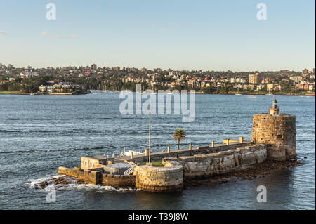 Sydney, Australia - 12 Febbraio 2019: primo piano del centro storico di Denison 1^ su Pinchgut isola nella baia sotto un crepuscolo serale del cielo. Foto Stock