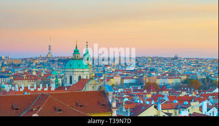 Panorama di Praga al crepuscolo. Repubblica ceca Foto Stock