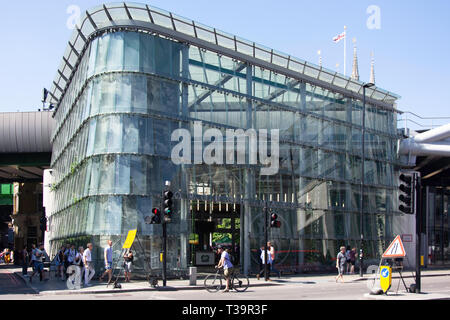 Ingresso al Mercato di Borough, Middle Street, Southwark, Royal Borough di Southwark, Greater London, England, Regno Unito Foto Stock