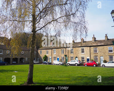 Cottages attorno ad un verde in Bollington, Cheshire, Regno Unito Foto Stock