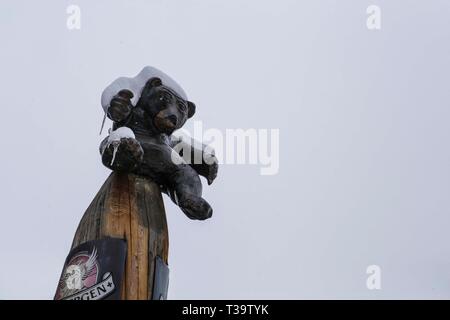 Grizzly's bar e sculture in legno, Tignes Le Lac/ Tignes 2100, Francia Foto Stock