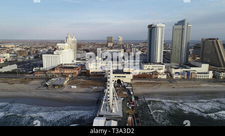 Visualizzazione degli alberghi e dei casinò lungo la Atlantic City Boardwalk Foto Stock