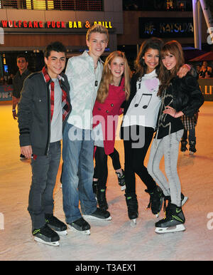 Adam Irigoyen, Kenton Duty, Caroline Sunshine, Zendaya Coleman e Bella Thorne - Lasciare la s celebrare Disney On Ice al Nokia Plaza a Los Angeles.Adam Irigoyen, Kenton Duty, Caroline Sunshine, Zendaya Coleman e Bella Thorne 47 evento nella vita di Hollywood - California, tappeto rosso Evento, STATI UNITI D'AMERICA, industria cinematografica, celebrità, fotografia, Bestof, arte cultura e intrattenimento, Topix celebrità moda, migliori della vita di Hollywood, evento nella vita di Hollywood - California, moquette rossa e dietro le quinte, movie celebrità, personaggi televisivi, musica celebrità, Topix, attori da lo stesso film e cast co star insieme. i Foto Stock