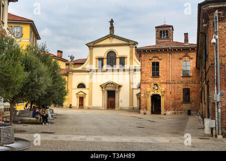 Monza, Italia - 17 Ottobre 2018: Chiesa di Santa Maria al Carrobiolo sulla piazza Foto Stock