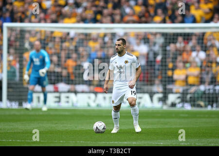 Londra, Regno Unito. 07 apr, 2019. Jonny Otto di Wolverhampton si aggira in azione. La Emirates FA Cup, semi-finale corrispondono, Watford v Wolverhampton Wanderers allo Stadio di Wembley a Londra domenica 7 aprile 2019. Questa immagine può essere utilizzata solo per scopi editoriali. Solo uso editoriale, è richiesta una licenza per uso commerciale. Nessun uso in scommesse, giochi o un singolo giocatore/club/league pubblicazioni . pic da Andrew Orchard/Andrew Orchard fotografia sportiva/Alamy Live news Credito: Andrew Orchard fotografia sportiva/Alamy Live News Foto Stock