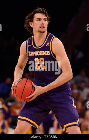 Aprile 04, 2019: Lipscomb bisonti avanti Eli Pepe (22) cerca di fare un gioco in occasione della finale del torneo NIT di gioco tra il Texas Longhorns ed il Lipscomb bisonti al Madison Square Garden di New York, New York. Credito: Kostas Lymperopoulos/CSM Foto Stock