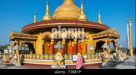 Tempio d'oro, il più grande Theravada tempio buddista in Bangladesh e ha il paese della seconda più grande statua del Buddha, Bandarban, Chittagong Division, Foto Stock