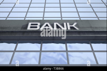 Digital Signage sopra l'entrata di una moderna banca generico edificio costruito in cemento esposte e vetro riflettente di giorno - 3D render Foto Stock
