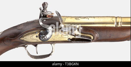 Una coppia di argento-montato flintlock pistols, Cassaignard, Nantes, circa 1780. Circolari in ottone di barili, sezionato da balaustre, alesaggio liscio in 14 mm di calibro con il cannone museruola e incisione floreale sulle camere. Leggermente flintlocks inciso, ciascuna firmata "Cassaignard à Nantes' sull'ottone le piastre di chiusura. Legno di noce intagliato stock con stampigliati argento arredo con ornamenti floreali in rilievo. Più tardi ramrods in legno con punte in ottone. La lunghezza di ogni 33 cm. Cassaignard, Nantes ca. 1774 - 1812. Master e Provveditore Arquebusier al re. storica, storica, Additional-Rights-Clearance-Info-Not-Available Foto Stock