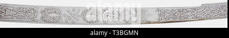 Il re Edoardo VII (1841 - 1910), un modello 1831 sabre per ufficiali generali un leggermente curvo lama incisa con un pronunciato sperone, entrambi i lati visualizzando il coronato cipher 'ER VII', attraversata sciabole e un Maresciallo di testimone tra ghirlande e degli elementi floreali. Il lato di retromarcia reca il monogramma "T.E.S.' e il marcatore di iscrizione della 'Wilkinson'. La facce ha un oro riempito mark, e il retro reca il numero "39459". Ottone dorato elsa con rivettati avorio scale di presa. Sciabola di ferro con resti di nichelatura. Lunghezza 95 cm. La sciabola proviene fro, Additional-Rights-Clearance-Info-Not-Available Foto Stock