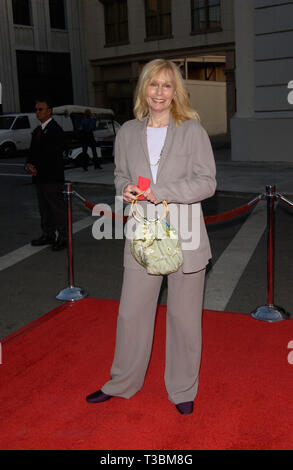 LOS ANGELES, CA. Luglio 25, 2001: attrice SALLY KELLERMAN presso il Los Angeles premiere del film per la TV di James Dean. © Paul Smith/Featureflash Foto Stock