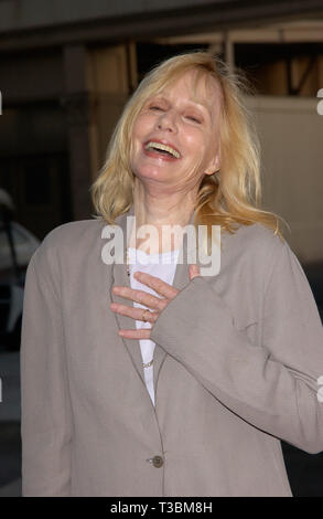 LOS ANGELES, CA. Luglio 25, 2001: attrice SALLY KELLERMAN presso il Los Angeles premiere del film per la TV di James Dean. © Paul Smith/Featureflash Foto Stock