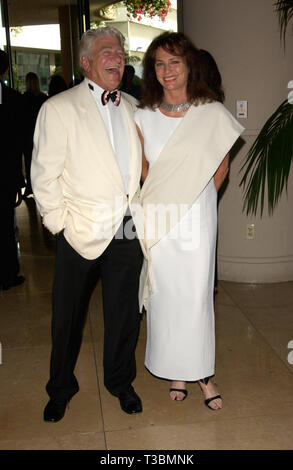 LOS ANGELES, CA. Agosto 06, 2001: comédienne Jacqueline Bisset e attore SEYMOUR CASSEL alla cerimonia di gala per la quinta edizione del festival di pellicola di Hollywood. © Paul Smith/Featureflash Foto Stock