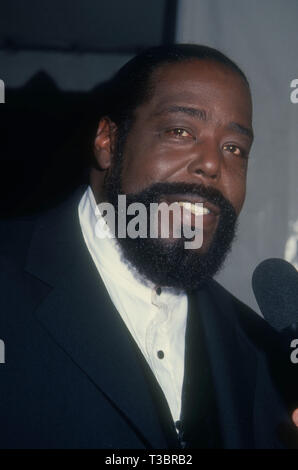 LOS ANGELES, CA - MARZO 15: cantante Barry White assiste l'Ottava annuale Soul Train Music Awards il 15 marzo 1994 presso lo Shrine Auditorium di Los Angeles, California. Foto di Barry re/Alamy Stock Photo Foto Stock