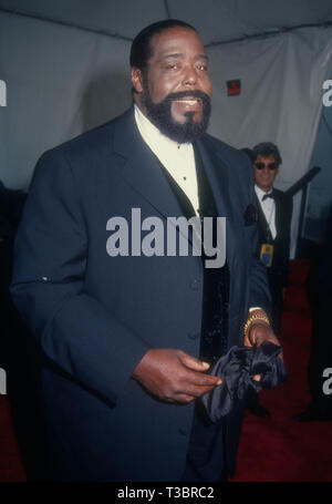 LOS ANGELES, CA - MARZO 15: cantante Barry White assiste l'Ottava annuale Soul Train Music Awards il 15 marzo 1994 presso lo Shrine Auditorium di Los Angeles, California. Foto di Barry re/Alamy Stock Photo Foto Stock