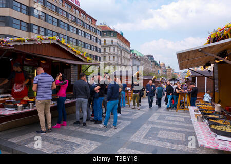Mercato di Pasqua, la Piazza di Venceslao, Praga, Repubblica Ceca Foto Stock