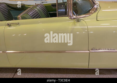 Anni Cinquanta Cadillac, lo Sceicco Faisal Bin Qassim Al Thani Museum, Al-Shahaniya, in Qatar Foto Stock