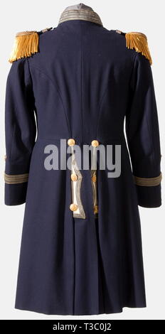 Friedrich Christiansen, tedesca di maggior successo aviatore Navale di guerra mondiale I, una piena vestire la casacca come tenente comandante panno blu scuro, Bianco bracciali svedese, bottoni oro ("G. Bartling & Söhne Kiel'), oro due strisce di manicotto. Epaulettes di un tenente comandante. Biancheria da letto bianca fodera, il risvolto con l'etichetta "Waarenhaus für Armee und Marine". Sul lato sinistro del torace di un avvolta ad anello a cupola a croce di ferro 1914 Classe 1a. Il rivestimento di entrambi i manicotti discretamente timbrata "Fr. Christiansen, pensionato General der Flieger'. Il 27 settembre 1918, poco prima della, Additional-Rights-Clearance-Info-Not-Available Foto Stock