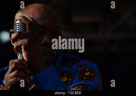 Afrobeat nigeriano musicista Seun Kuti eseguendo con l'Egitto 80 effettuando al SummerStage di Central Park, New York New York, Stati Uniti d'America Foto Stock