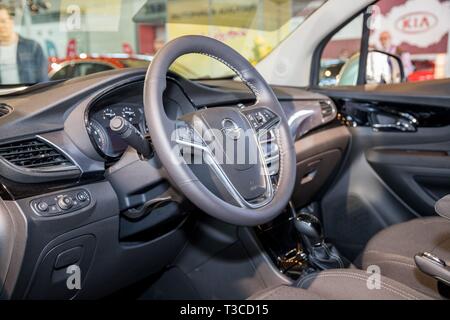 Vista interna della Opel Mokka X - Rostock, Germania - Aprile 8, 2019: "tendenza auto 2019 - Fiera auto Rostock' Foto Stock