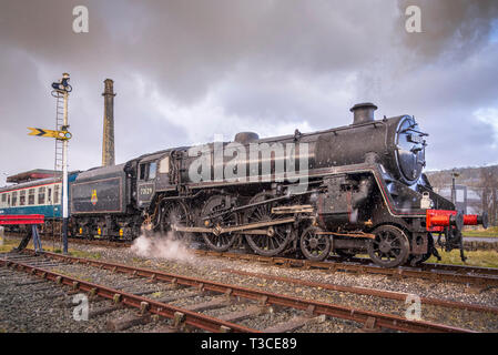 East Lancs ferroviaria gala vapore Feb 2015. Ferrovie britanniche Standard Classe 5 n. 73129 è conservato il British locomotiva a vapore. È l'unica superstite Foto Stock