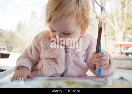 Baby girl a Lubiana Zoo Foto Stock