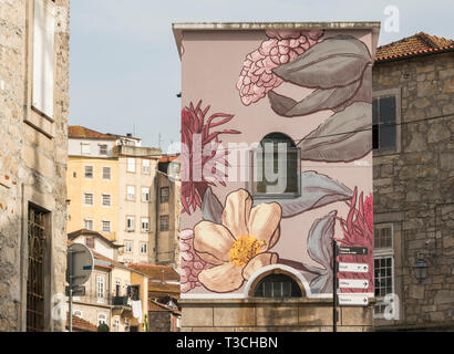 Arte di strada su una piccola torre in Vila Nova de Gaia, Porto, Portogallo Foto Stock