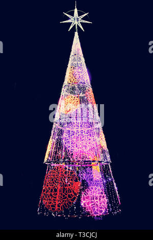 Decorazione di natale in forma di albero di natale Foto Stock