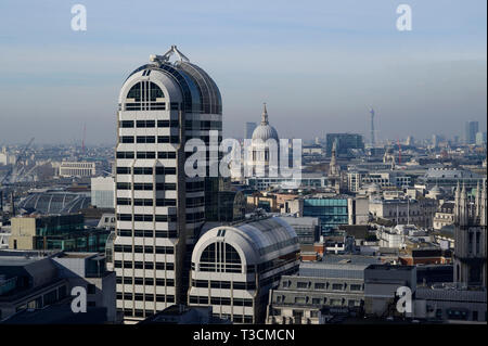 Vista di Londra (St Pauls) dal giardino pubblico sul tetto 120 al 120 di Fenchurch Street a Londra Foto Stock