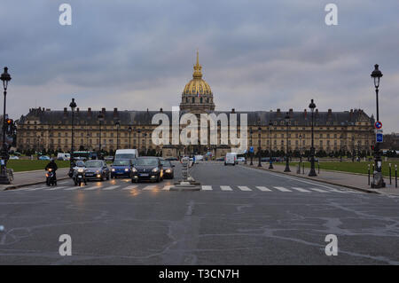 Parigi, Francia - 02/08/2015: vista anteriore dell'Esercito Museo "Les Invalides" Foto Stock