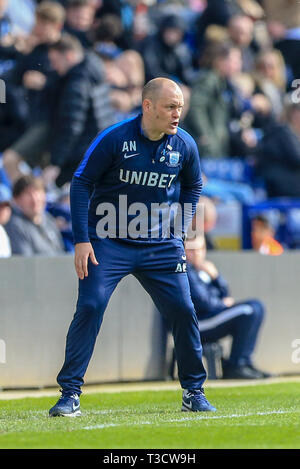 6 aprile 2019 , Deepdale, Preston, Inghilterra; Sky scommessa campionato, Preston North End vs Sheffield Regno ; Alex Neil manager di Preston durante il gioco Credito: Mark Cosgrove/News immagini English Football League immagini sono soggette a licenza DataCo Foto Stock