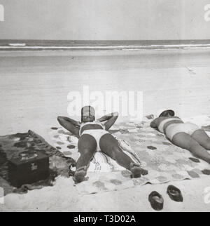 Ogni anno 1948-1966 da un gruppo di amici e famiglia caravaned dal Tennessee a Daytona Beach, in Florida per due settimane di divertimento al sole. Foto Stock