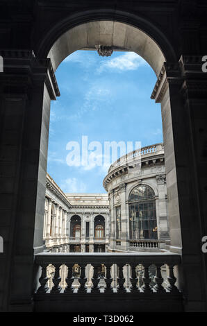 Città del Messico, Messico - 10 Marzo 2019: Interno del Museo Nacional de Arte (MUNAL) vecchio Palazzo delle comunicazioni in Città del Messico. Foto Stock