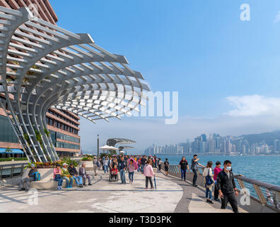 Tsim Sha Tsui Hong Kong. Viale delle Stelle guardando verso edifici alti sull isola di Hong Kong, Tsim Sha Tsui Promenade, Kowloon, Hong Kong Foto Stock