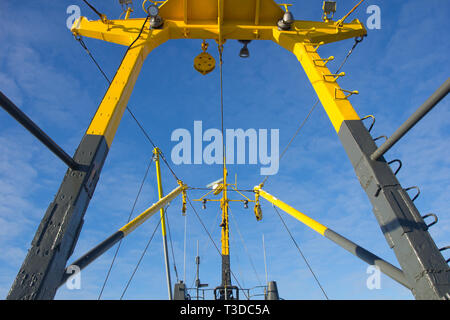 La nave da pesca sistema di traino Foto Stock