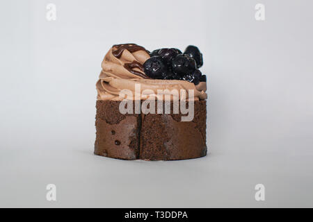 Un cioccolato e mirtillo non a base di latte, senza glutine dessert da MOS Burger in Giappone. Come del 2019, questo elemento è stato interrotto. Foto Stock