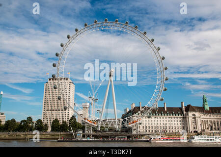 Vista sul Tamigi di Coca Cole London Eye Foto Stock