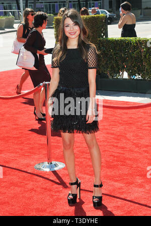 Miranda Cosgrove a 2012 PrimeTime Creative Arts Emmy Awards presso il Nokia Theatre di Los Angeles.Miranda Cosgrove  104 evento nella vita di Hollywood - California, tappeto rosso Evento, STATI UNITI D'AMERICA, industria cinematografica, celebrità, fotografia, Bestof, arte cultura e intrattenimento, Topix celebrità moda, migliori della vita di Hollywood, evento nella vita di Hollywood - California, moquette rossa e dietro le quinte, movie celebrità, personaggi televisivi, musica celebrità, Topix, Bestof, arte cultura e intrattenimento, verticale, una persona, la fotografia di moda, a piena lunghezza e 2012 richiesta tsuni@Gamma-USA.com , Tsuni Credito / STATI UNITI D'AMERICA, Foto Stock