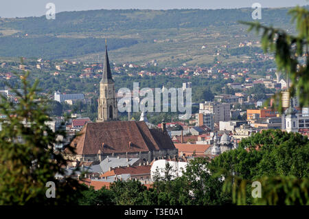 Vista panoramica di Cluj-Napoca, con la Chiesa di St. Michael, Romania Foto Stock