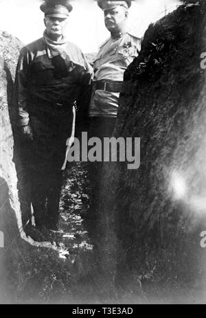 La guerra in Russia - General Hugh Scott e il Colonnello russo Navidski sul Fronte Orientale ca. 1917 Foto Stock